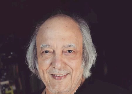 Morre o cantor e compositor Erasmo Carlos.