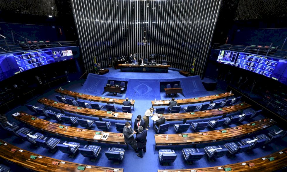 Senado aprova PEC da Transição e pagamento do Auxílio Brasil de R$ 600 e o aumento real do salário mínimo a partir de janeiro.