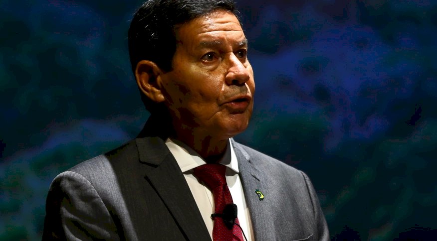Mourão convoca rede nacional de TV e rádio para este sábado.
