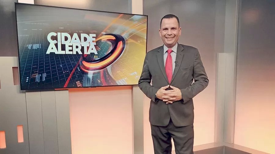 Ex-apresentador da Record é encontrado morto dentro de casa em Porto Alegre.