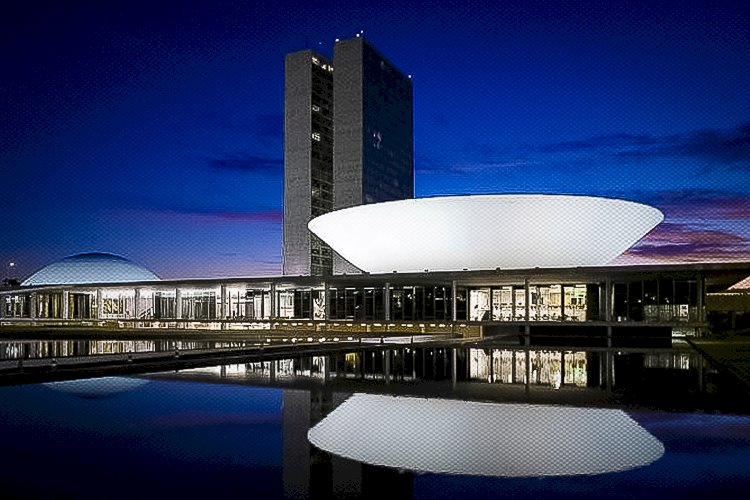 Congresso derruba vetos de Bolsonaro, blinda universidades e retoma repasses para saúde e educação.