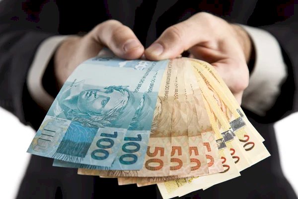 LULA anuncia novo aumento do salário mínimo para 2023; veja o valor previsto.