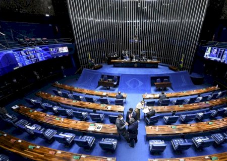 Senado aprova PEC da Transição e pagamento do Auxílio Brasil de R$ 600 e o aumento real do salário mínimo a partir de janeiro.