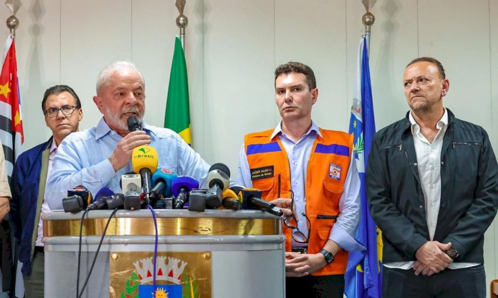Lula decreta intervenção federal na segurança pública do DF.