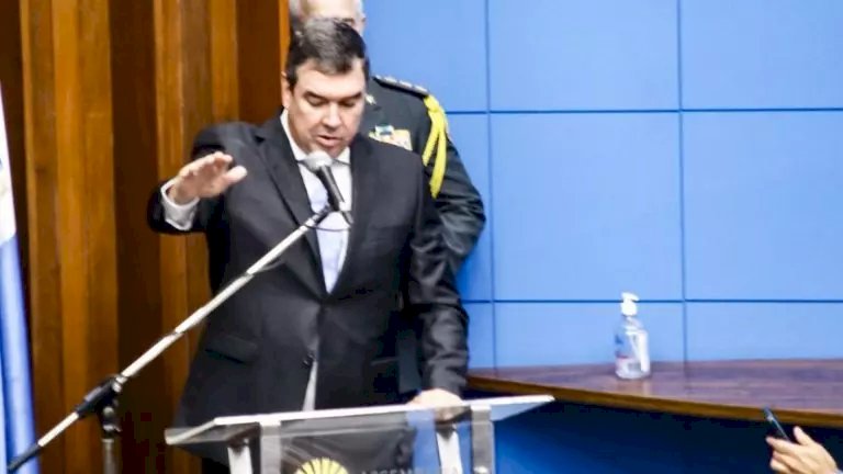 Riedel toma posse e quer governo eficiente para Estado não ser \'fardo para a população\'