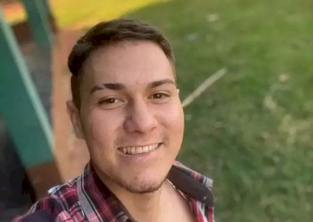 Rapaz perde controle de moto em descida, bate em guard-rail e morre .