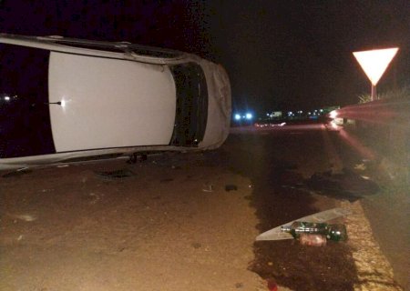 Homem morre e mulher fica ferida em acidente na rodovia BR-262 .