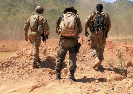 PF começa a destruir maquinário de garimpeiros na TI Yanomami