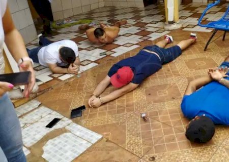 Suspeitos por matar jornalista na fronteira são presos .