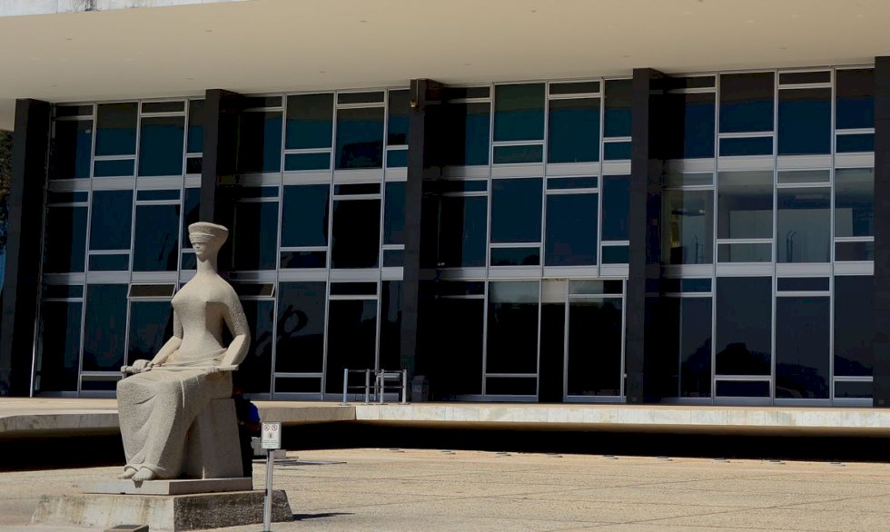 Juiz envia ao STF acusações de réu da Lava Jato contra Moro e Deltan.