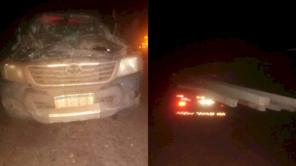 Motorista de Hilux colide contra caminhão carregado de postes de concreto na MS-228.