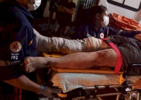 Colisão entre moto e carro deixa uma pessoa gravemente ferida em Nova Andradina.