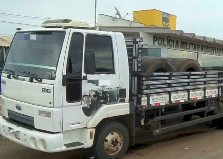 PMA de Batayporã autua empresa paranaense em R$ 11,6 mil por transporte ilegal de pneus usados importados apreendidos pela Polícia Militar Rodoviária.