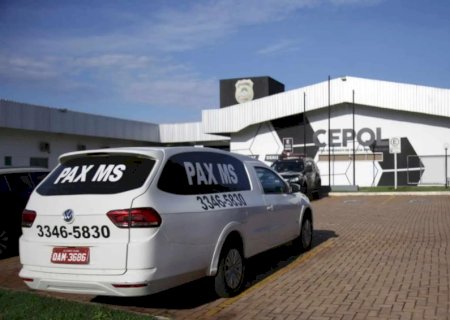 Mulher é presa por matar companheiro a facadas e diz que estava se defendendo de agressões.
