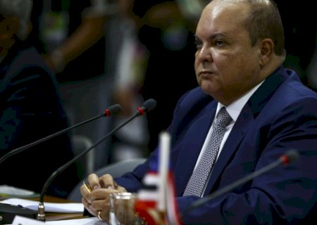 Moraes determina retorno de Ibaneis ao cargo de governador do DF.