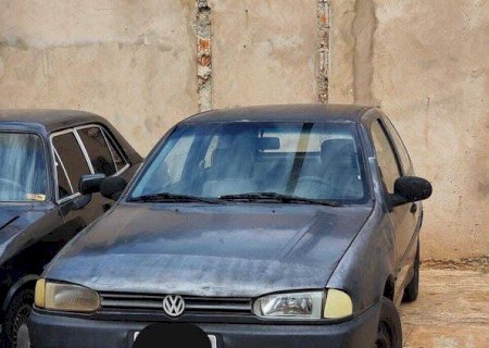 Homem que se passava por policial e oficial de justiça para roubar carro é preso.
