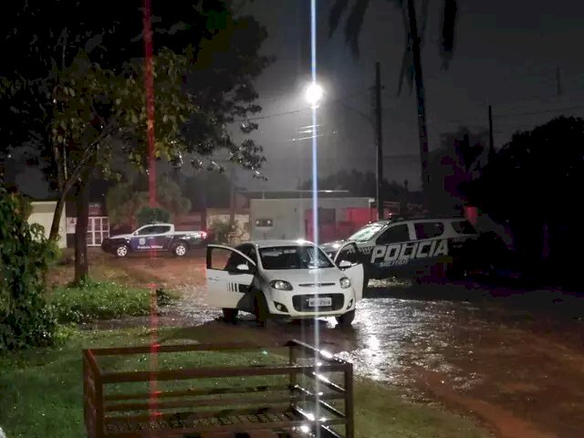 Troca de tiros com policiais termina com duas mortes.