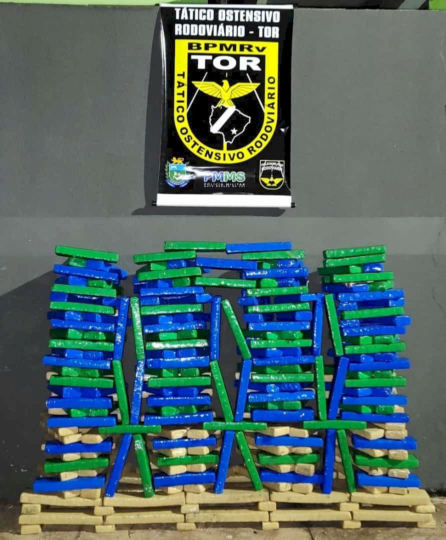 Polícia Militar Rodoviária prende indivíduos por tráfico de drogas.