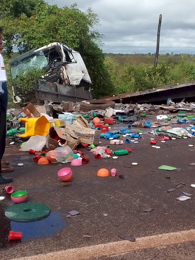 Acidente grave entre 3 veículos de carga pesada deixa dois mortos na BR-262, no Pantanal