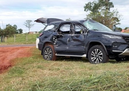 SW4 colide em caminhão na MS-395 em Bataguassu