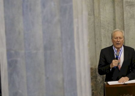 Ricardo Lewandowski deixa o Supremo Tribunal Federal após 17 anos.