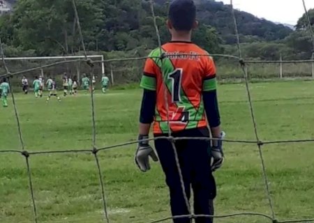 Filho de Bruno e Elisa Samudio estreia como goleiro pelo Athletico-PR.