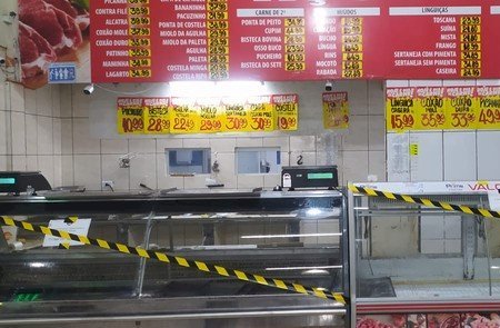 Dono de mercado é preso por vender mais de 600 kg de carne podre.