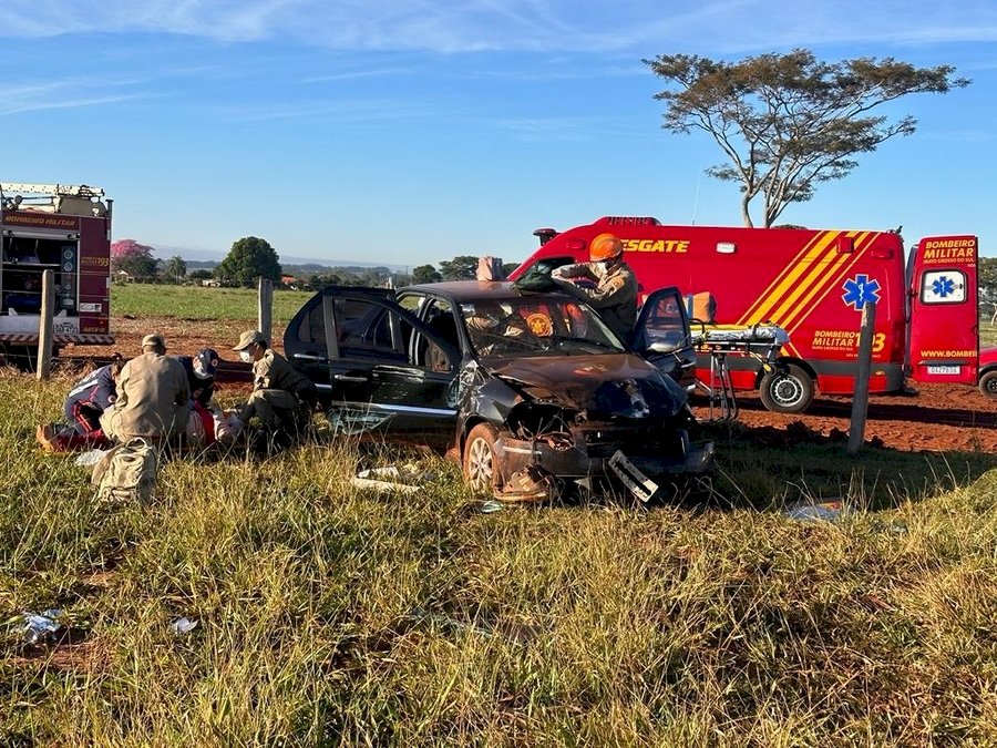 Ao desviar de buraco, motorista perde controle de direção e capota carro na MS-134, em Nova Andradina