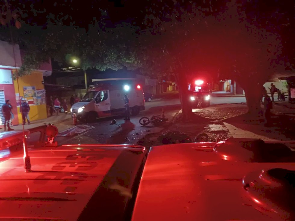 Colisão frontal mata motociclista e deixa outro em estado grave.