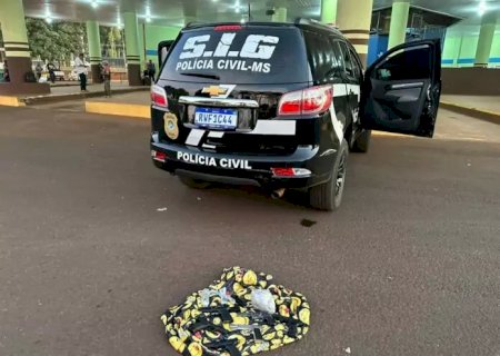 Mulher é presa em rodoviária com drogas e armas
