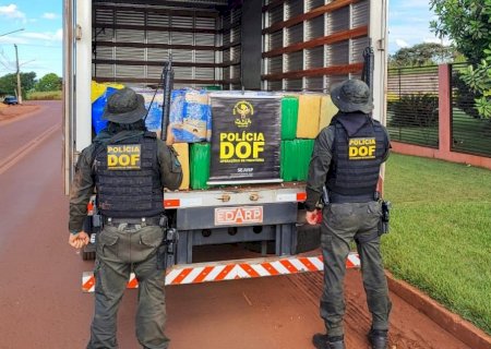 DOF recupera caminhão roubado em São Paulo carregado com mais de 4 toneladas de drogas.