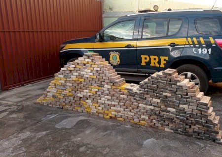 PRF apreende 448 Kg de cocaína.