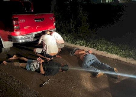 Defron recupera caminhonete furtada e detém 4 suspeitos em Nova Andradina.