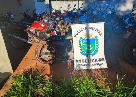 Angélica-Polícia Militar apreende motocicleta e conduz três menores para a delegacia por direção perigosa