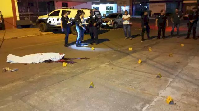 Homem é executado com 17 tiros no centro de Sonora.