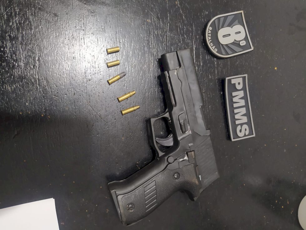 Angélica  - Polícia Militar prende jovens com munições, drogas e simulacro de arma de fogo.