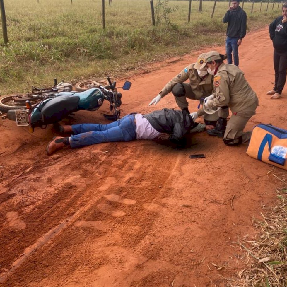 Ivinhema - Motociclista sofre queda de moto em estrada rural.