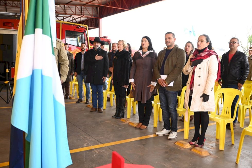 Prefeito e vice-prefeita de Ivinhema participaram de inauguração de obras e entrega de medalhas no quartel de bombeiros de Ivinhema