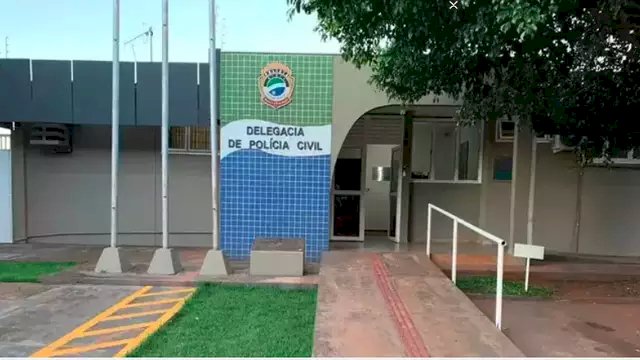 Mulher é presa ao invadir comércio e fazer filha do dono refém.