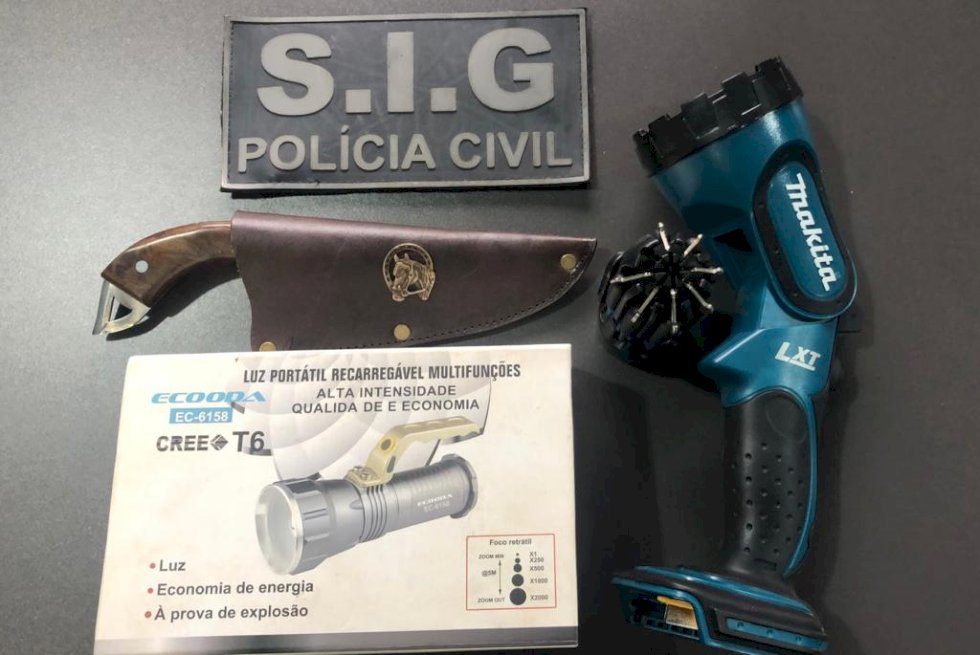 A PC de Ivinhema identifica suspeito de furto e recupera objetos furtados.