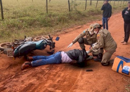 Ivinhema - Motociclista sofre queda de moto em estrada rural.