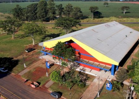 Prefeitura de Ivinhema reinaugura ginásio poliesportivo .