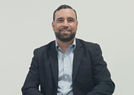 VEREADOR ALESSANDRO REQUER INFORMAÇÕES SOBRE QUANTIDADE DE ÔNIBUS ESCOLARES E SE ESTÁ SENDO SUFICIENTE PARA ATENDER ESTUDANTES