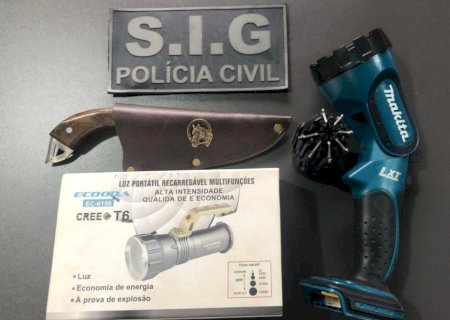 A PC de Ivinhema identifica suspeito de furto e recupera objetos furtados.