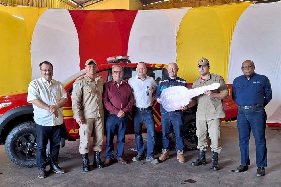 Suzano entrega três viaturas para as forças de segurança pública em Ribas do Rio Pardo.