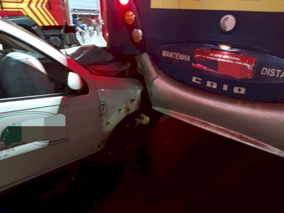 Nova Andradina - Motorista colide na traseira de ônibus.