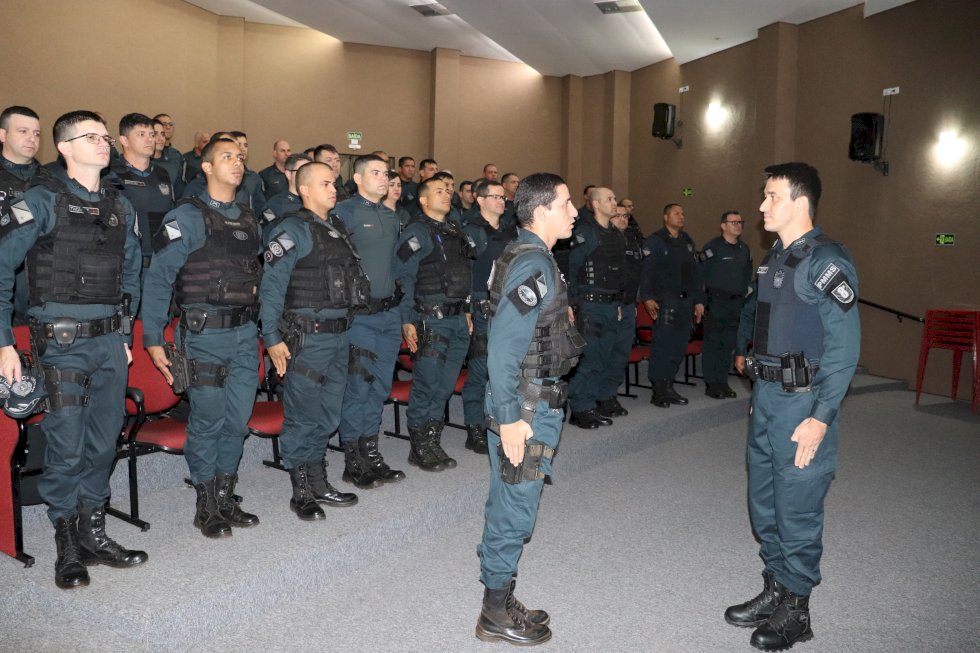 Comandante do 8° BPM realiza formatura geral com o efetivo da unidade.