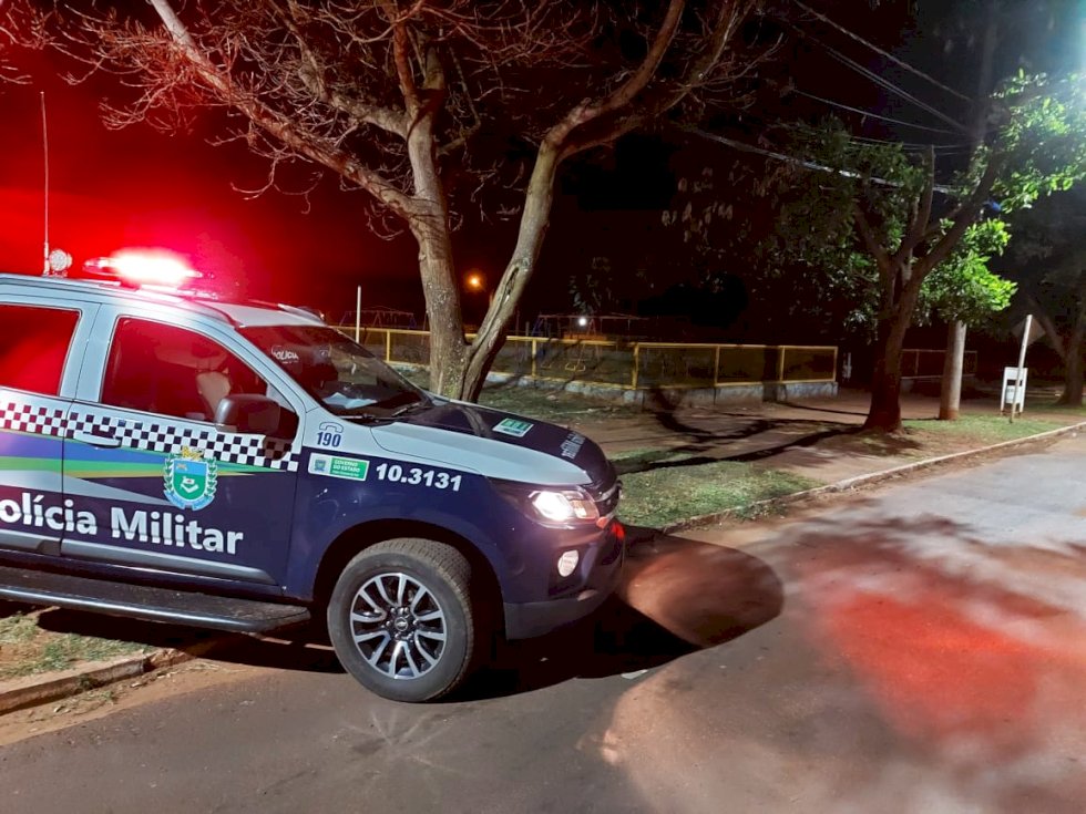 Foragido da justiça é preso pela Polícia Militar, durante atendimento de ocorrência de violência doméstica em Nova Andradina.