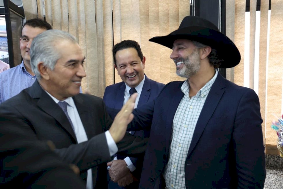 Prefeito de Ivinhema prestigiou homenagem ao ex-governador Reinaldo Azambuja