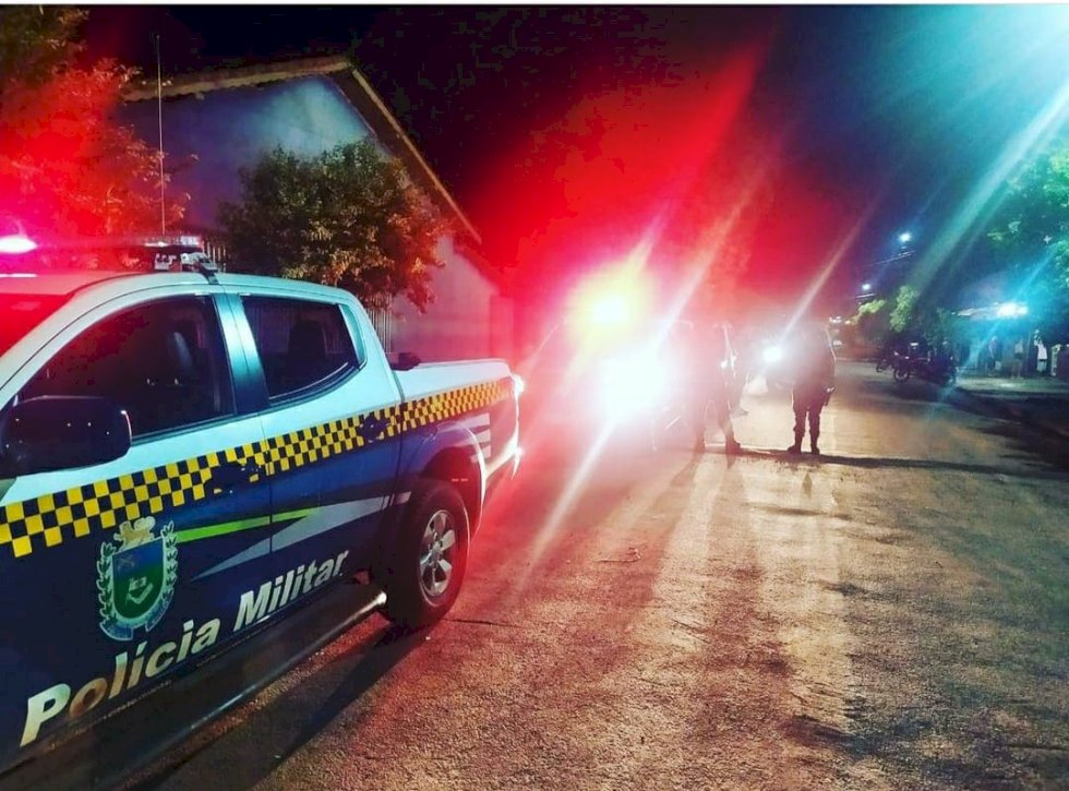 Polícia Militar prende três pessoas após perturbação do sossego, ameaça e desacato em Nova Andradina.